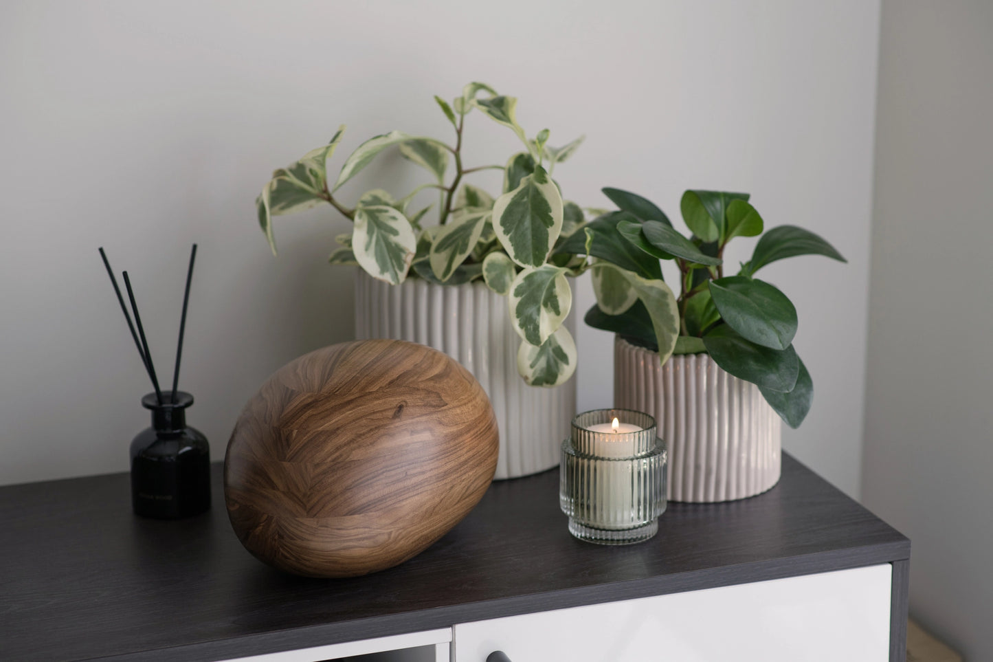 Laurel Urn | River Stone