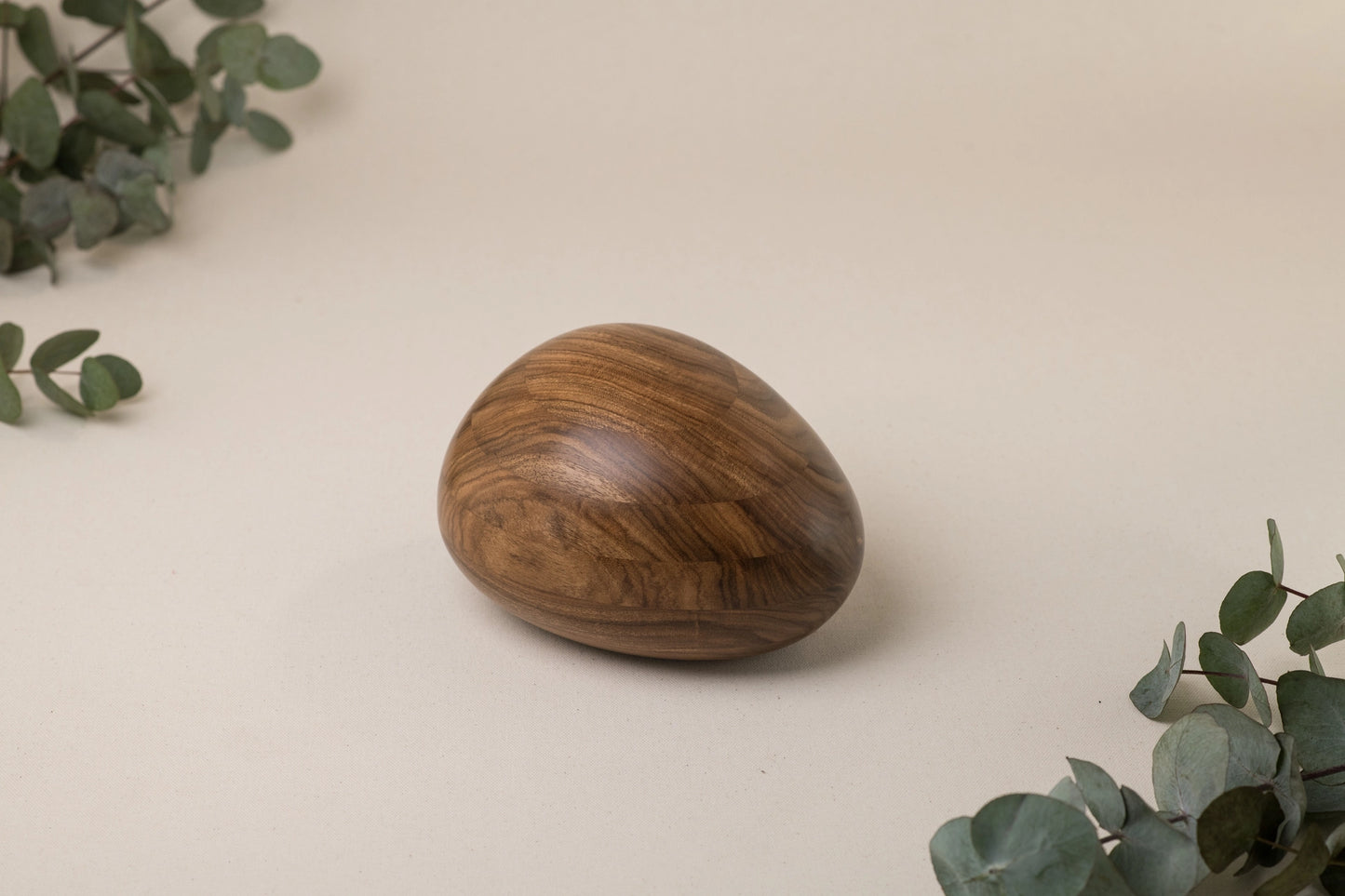 Laurel Urn | River Stone