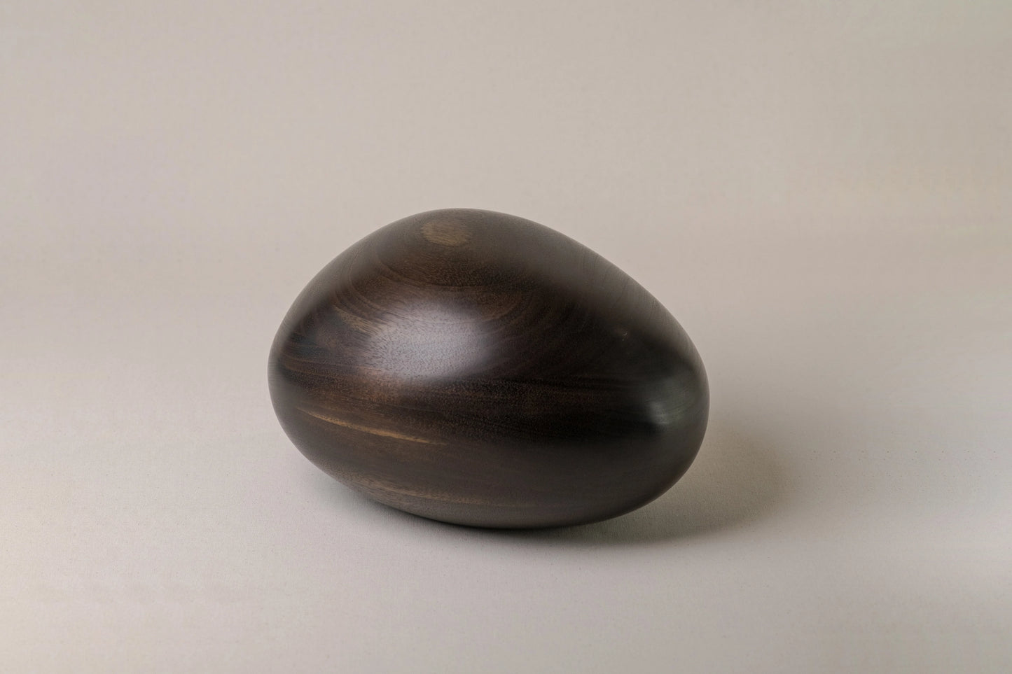 Dark Mahogany Urn | River Stone
