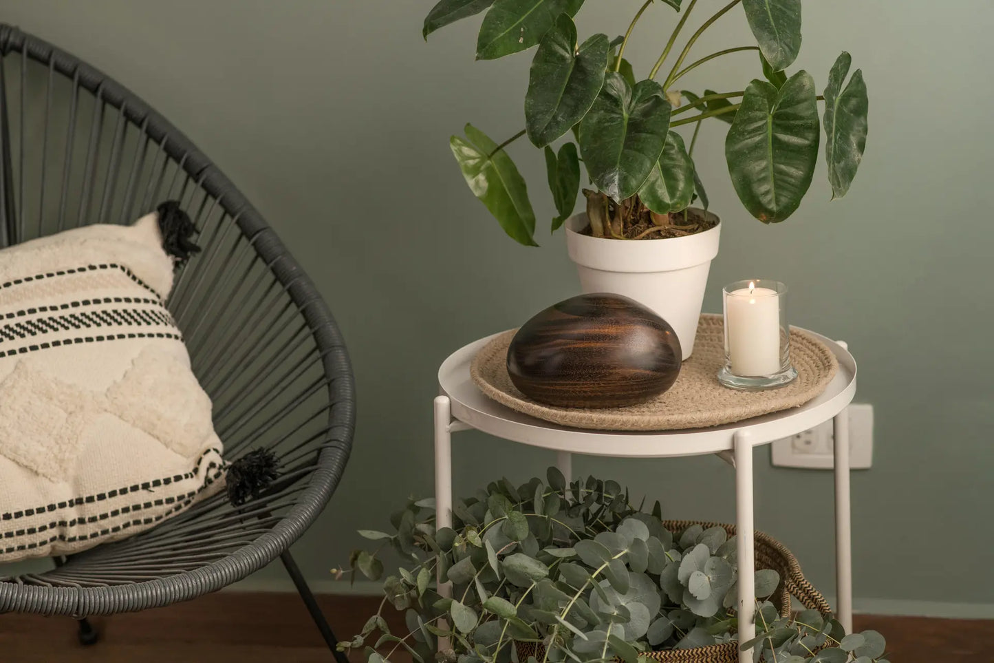 Dark Mahogany Urn | River Stone