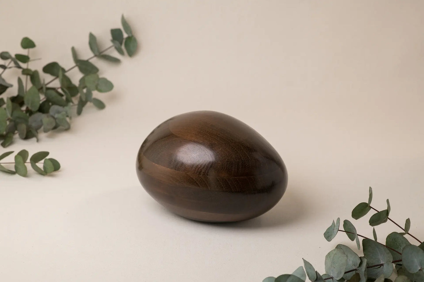 Dark Mahogany Urn | River Stone