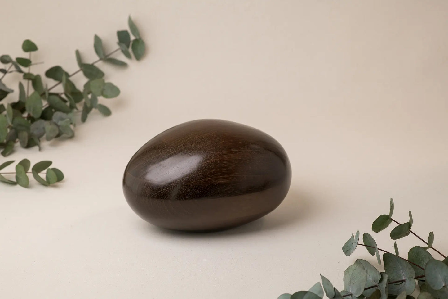 Dark Mahogany Urn | River Stone