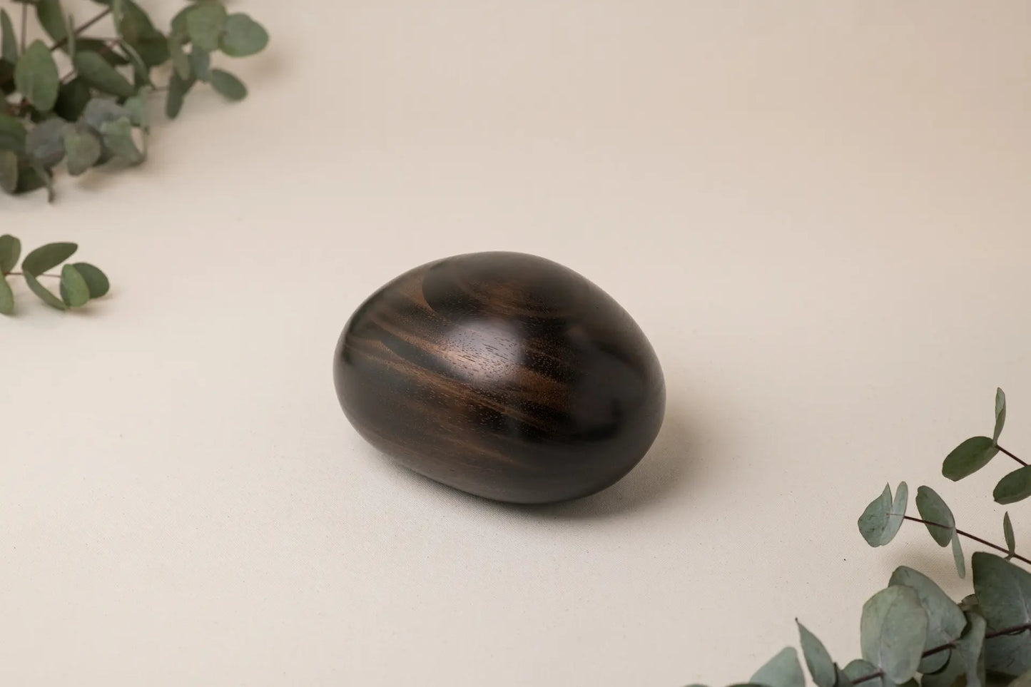 Dark Mahogany Urn | River Stone