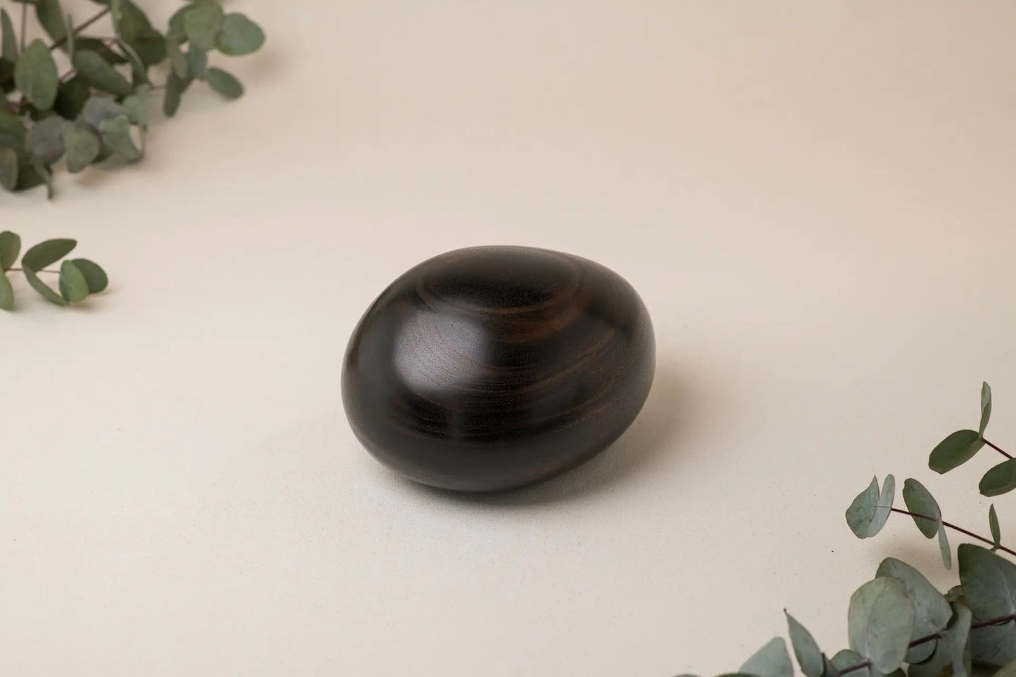 Dark Mahogany Urn | River Stone