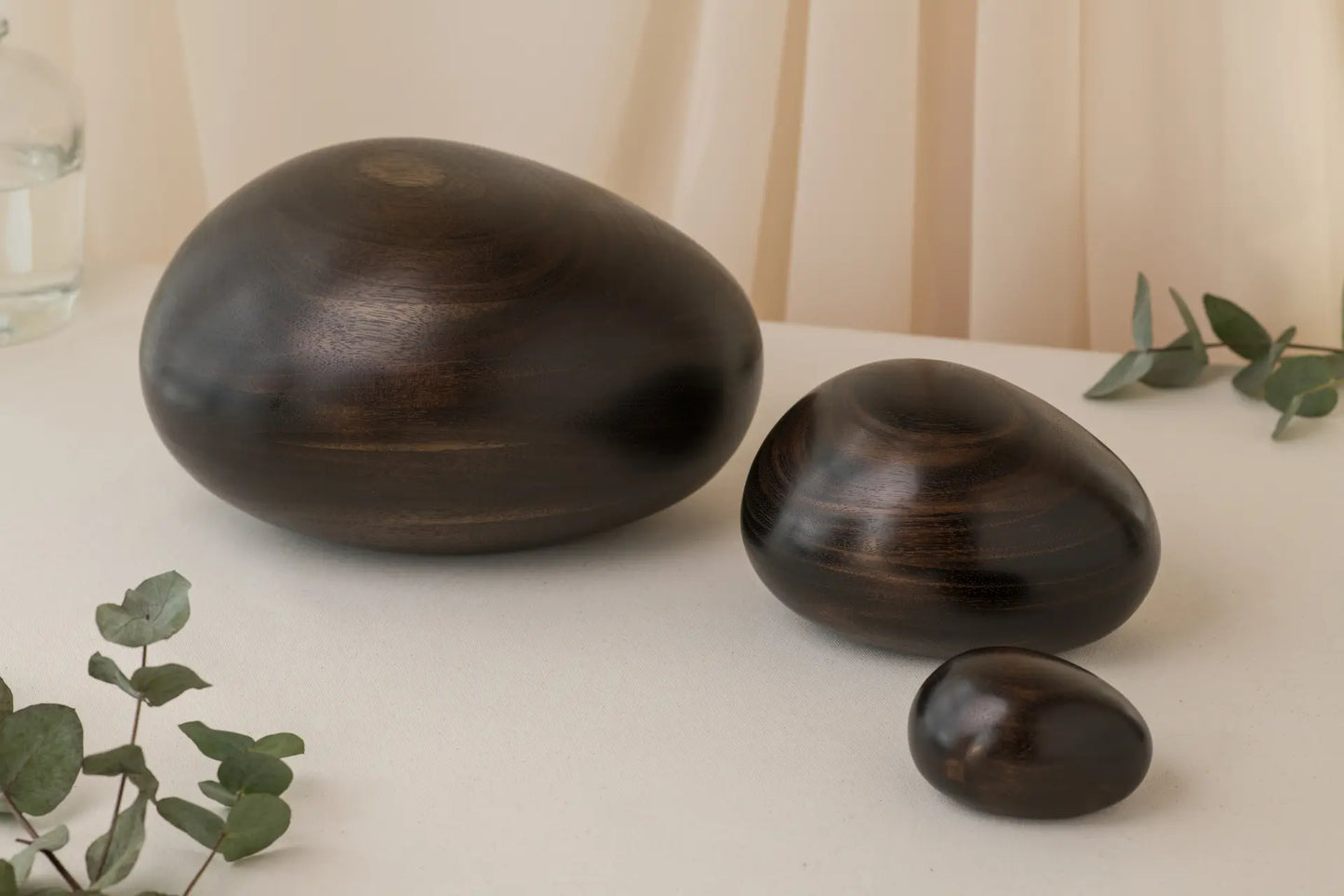 Dark Mahogany Urn | River Stone