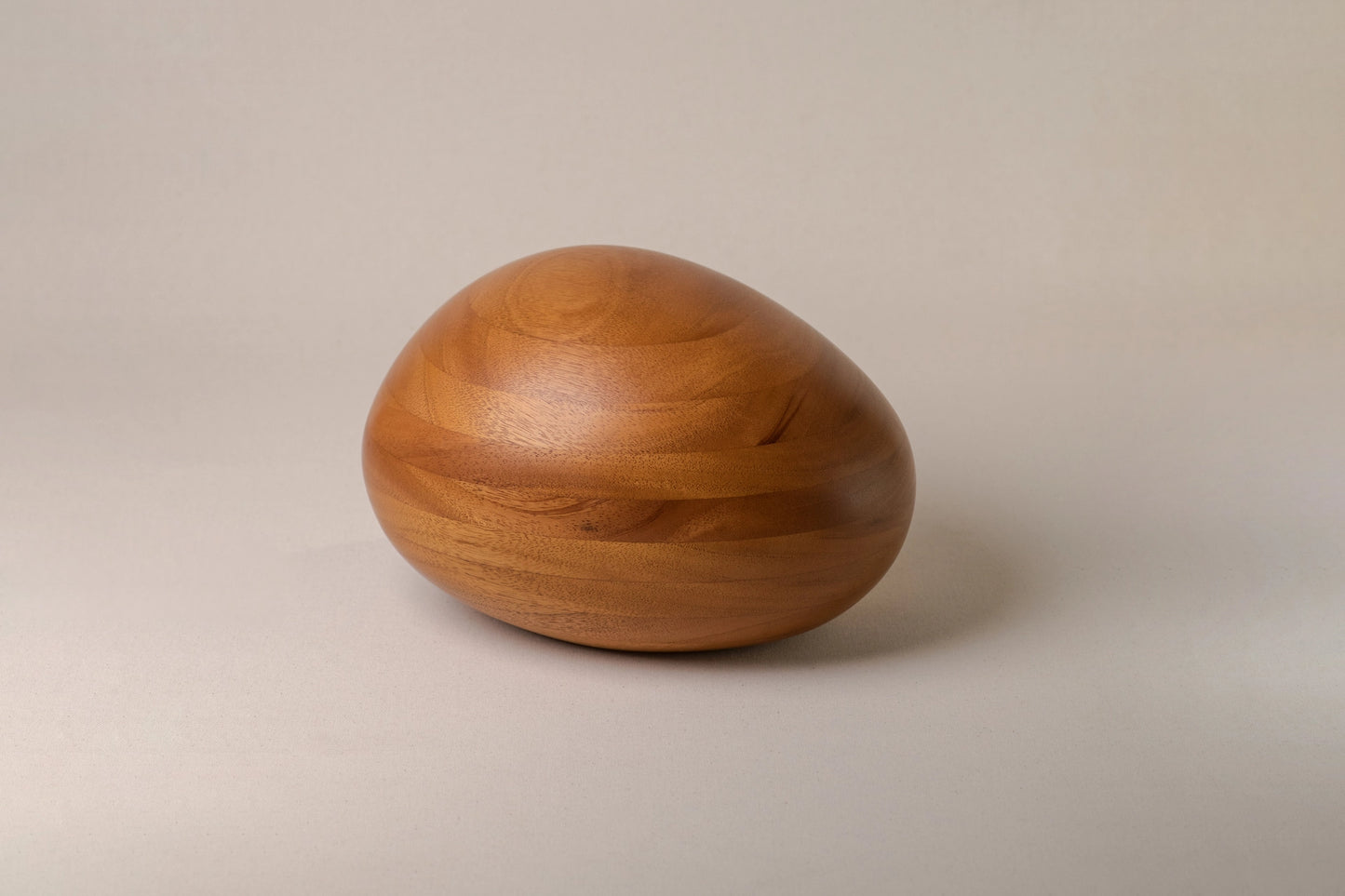 Mahogany Urn | River Stone
