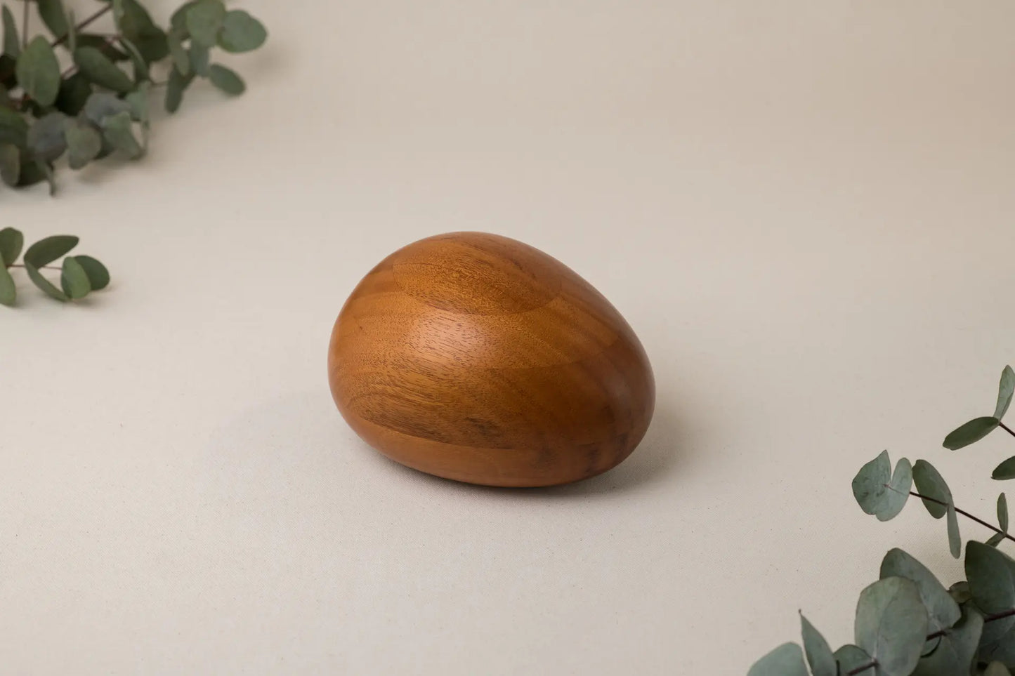Mahogany Urn | River Stone