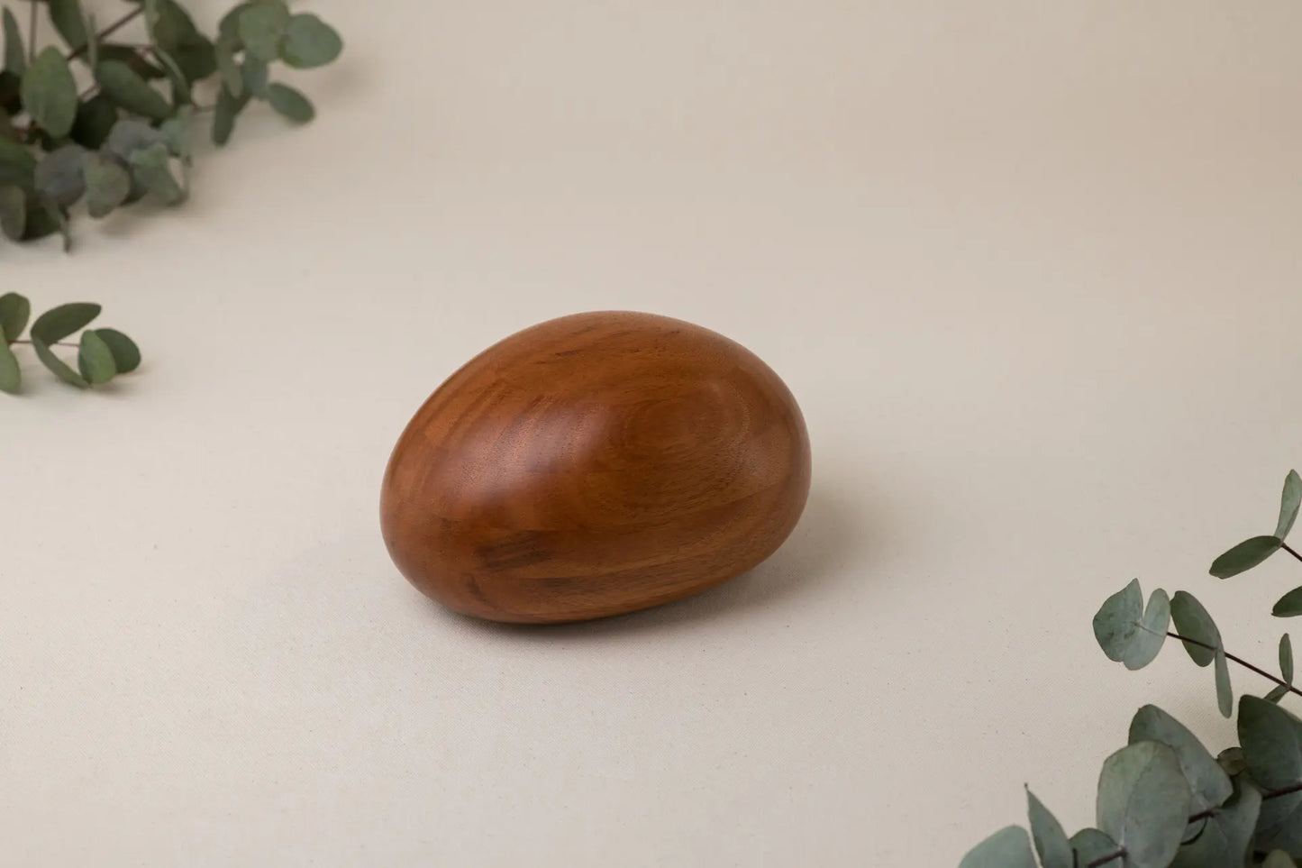 Mahogany Urn | River Stone