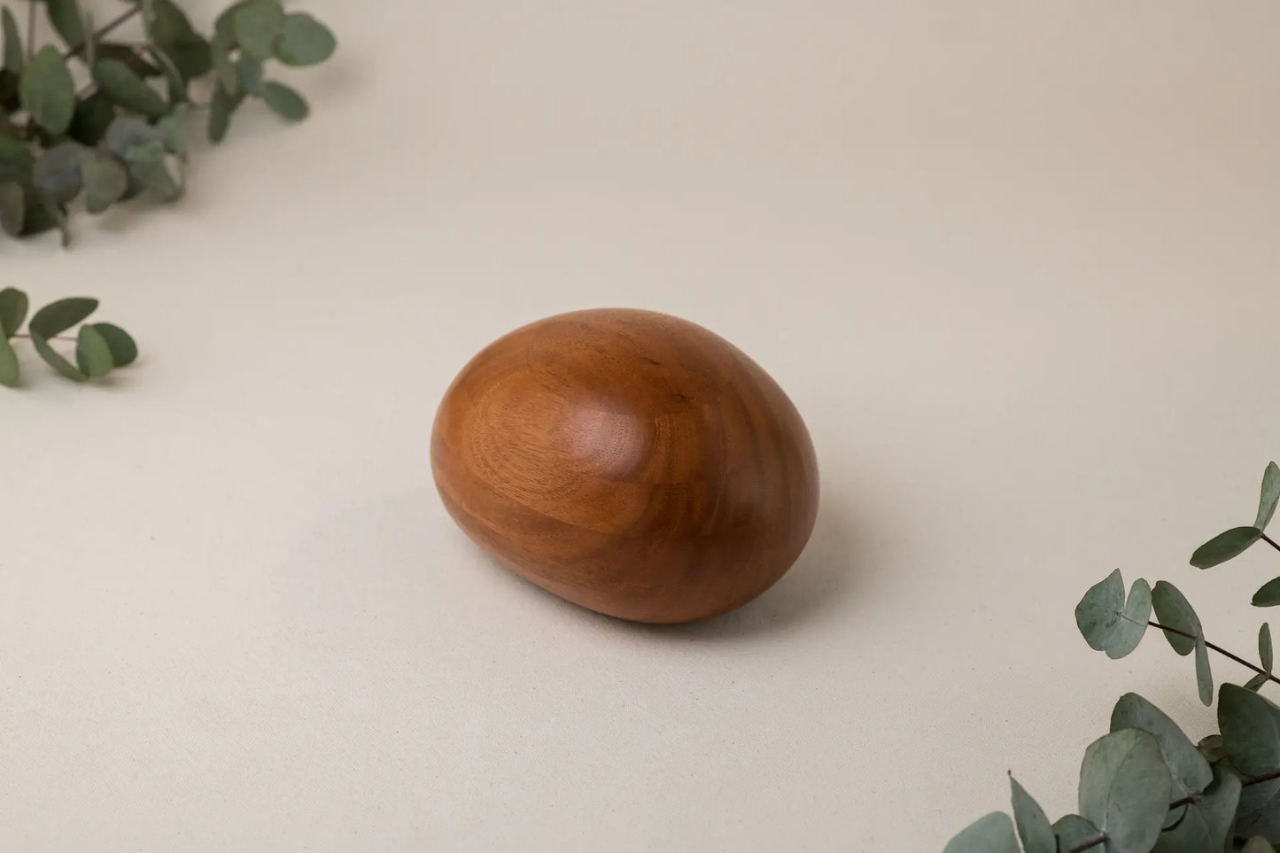 Mahogany Urn | River Stone