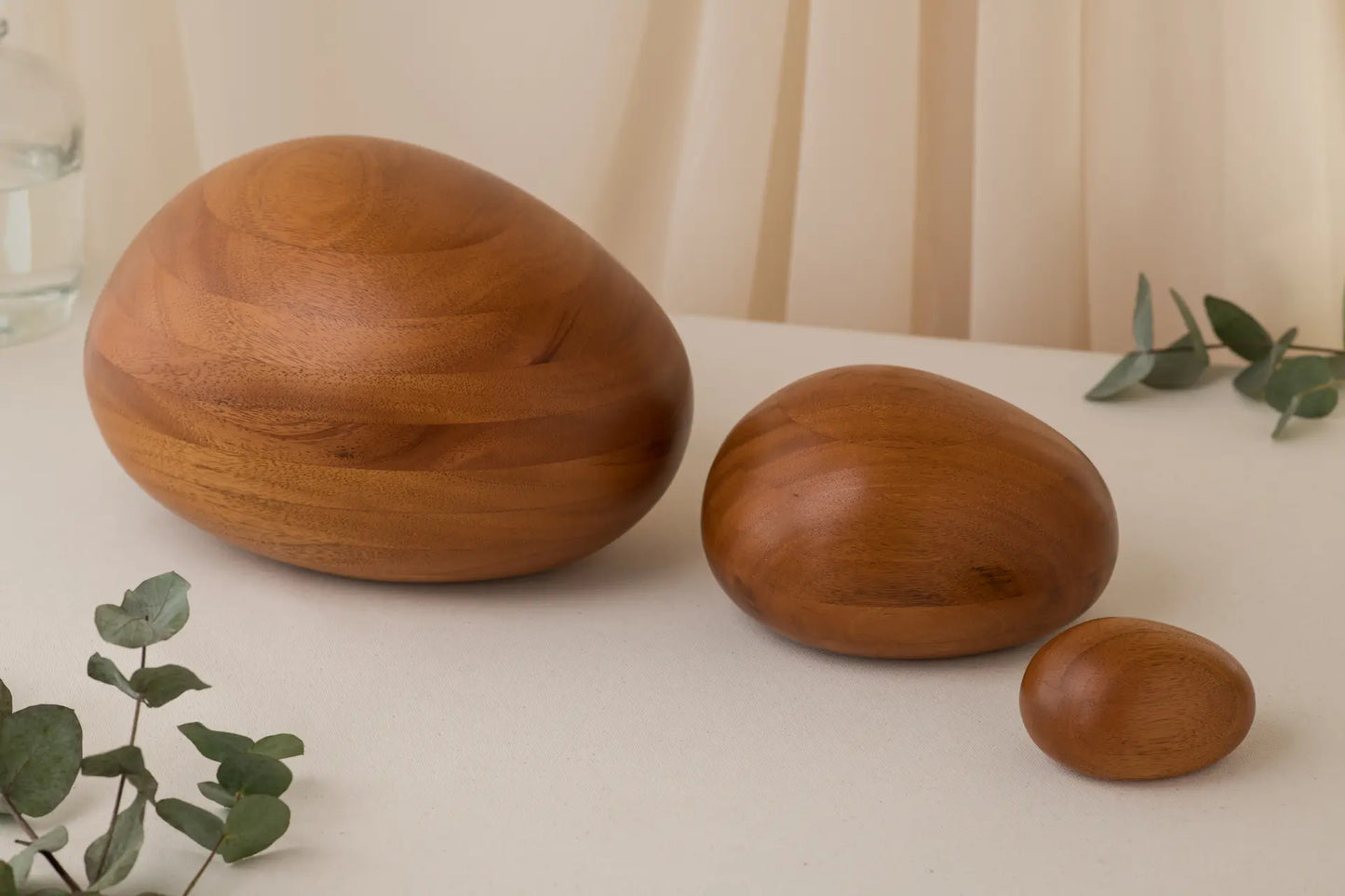 Mahogany Urn | River Stone