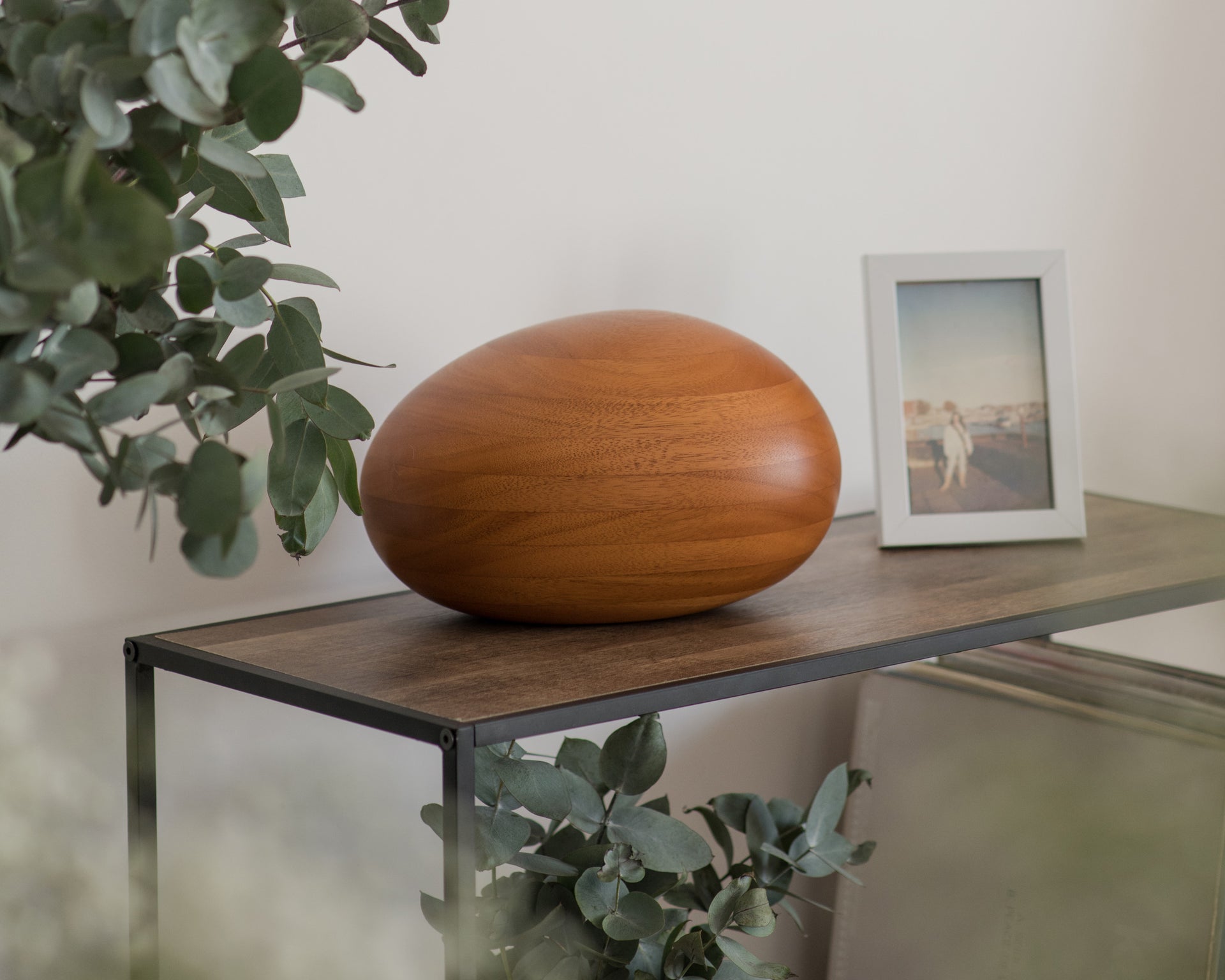 Mahogany Urn | River Stone