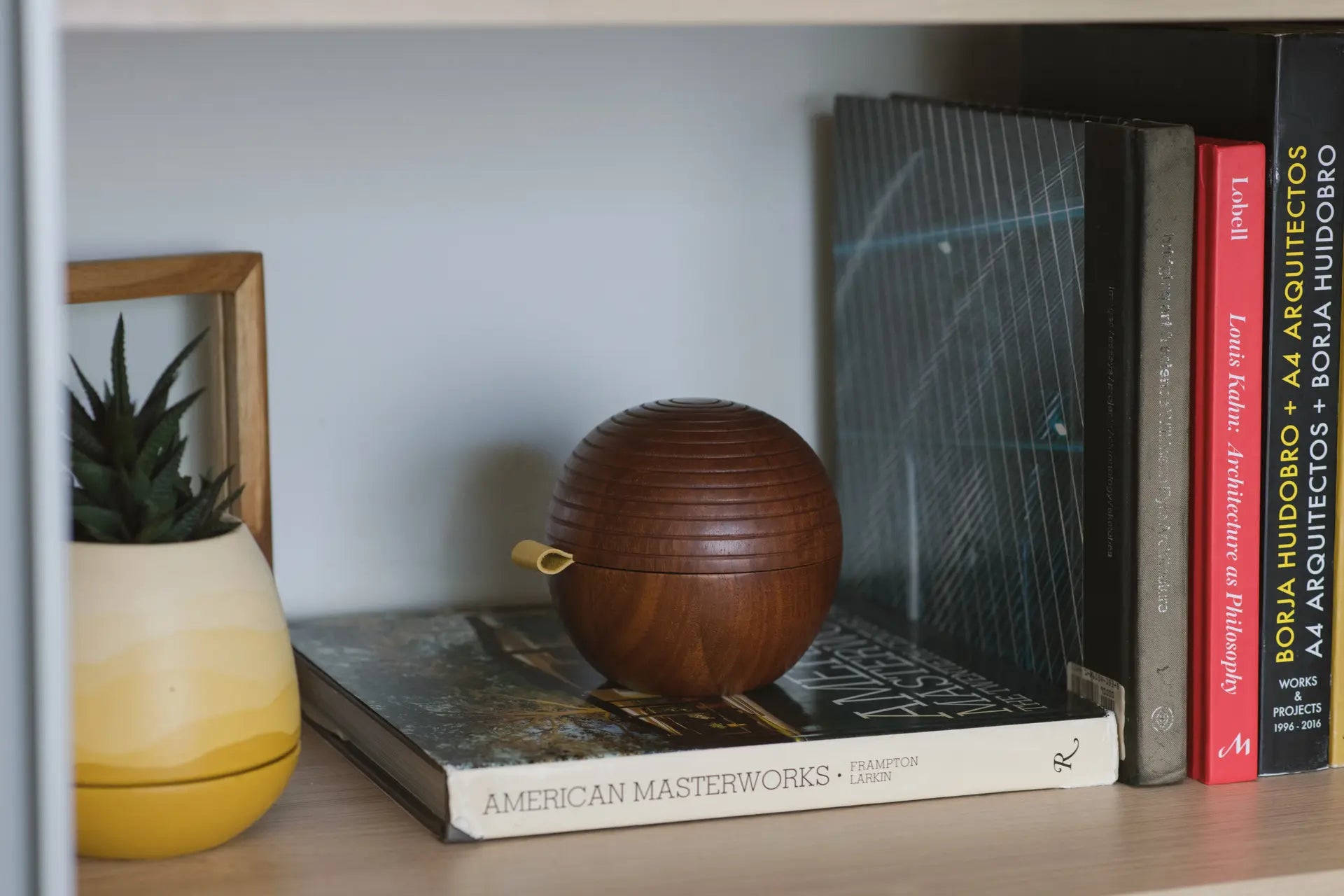 Laurel Urn | Pure Love